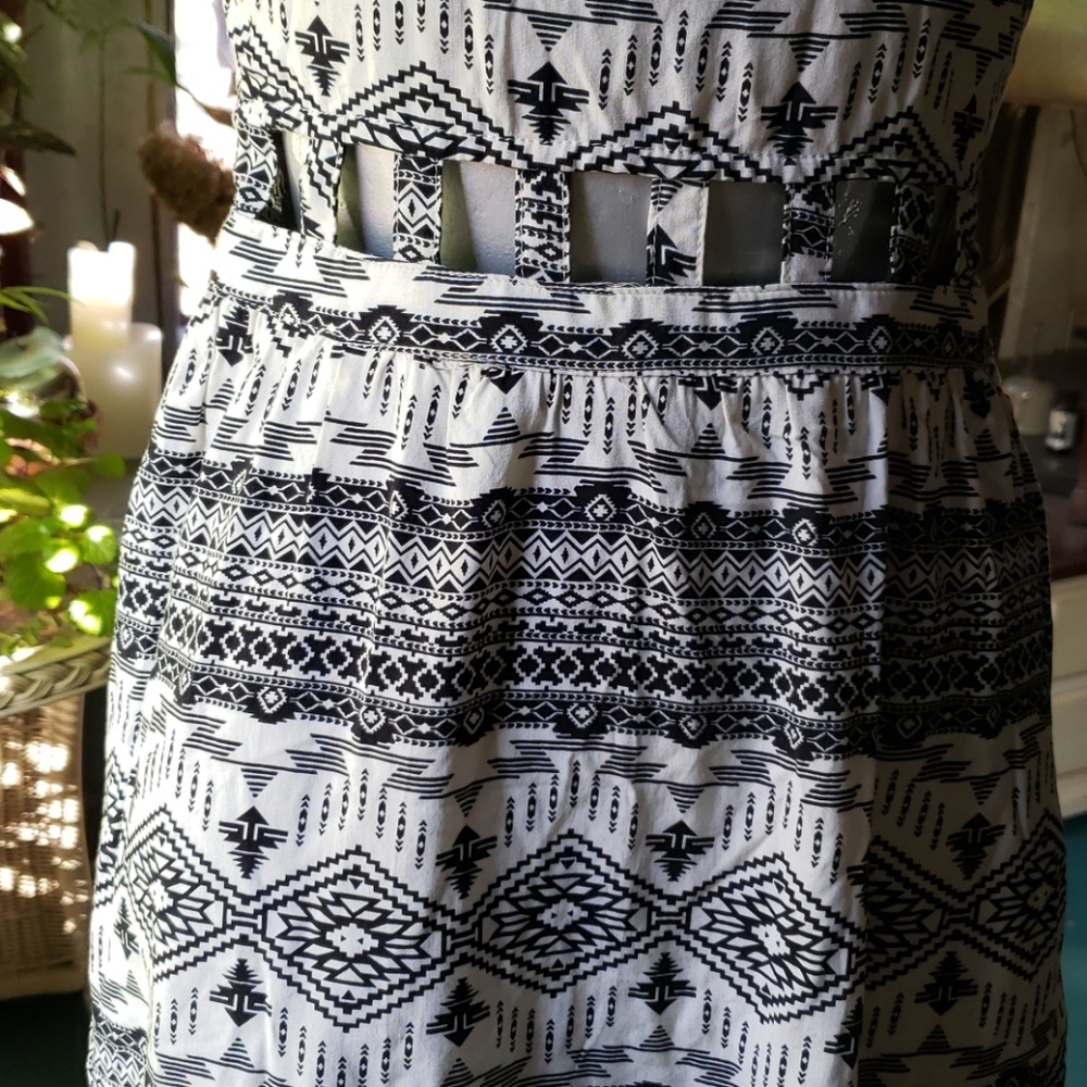 Dress - Picture 5 of 7